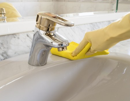 Local carpet cleaning specialists in E11 restoring a home carpet